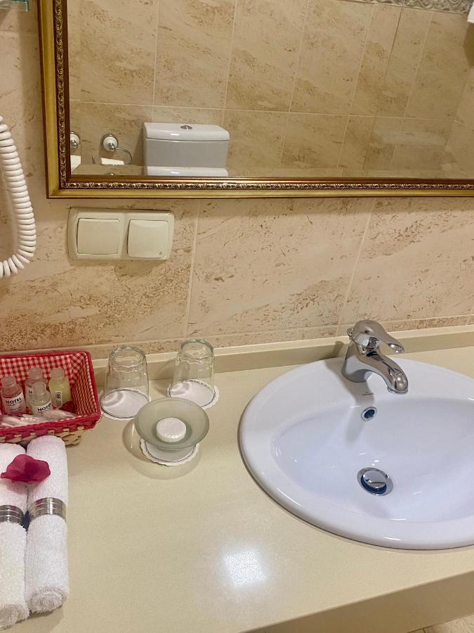 Boutique Hotel Deluxe Kamjanets-Podilskyi Eksteriør billede