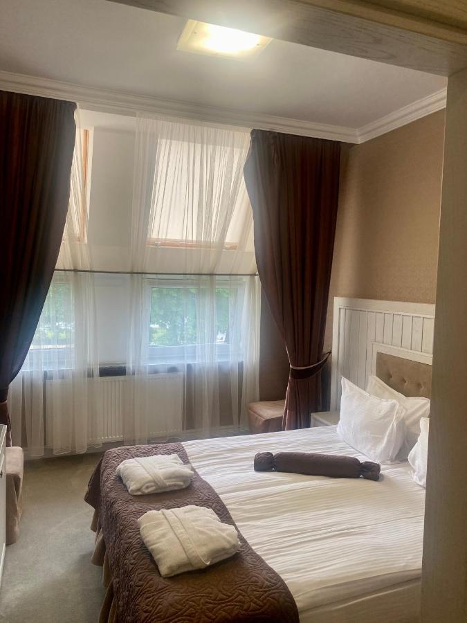 Boutique Hotel Deluxe Kamjanets-Podilskyi Eksteriør billede