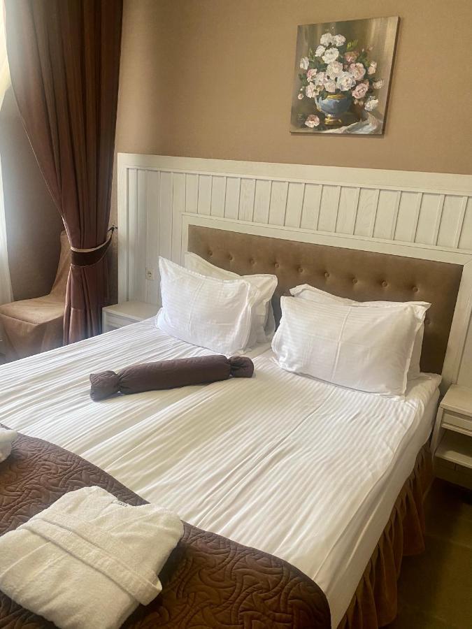 Boutique Hotel Deluxe Kamjanets-Podilskyi Eksteriør billede