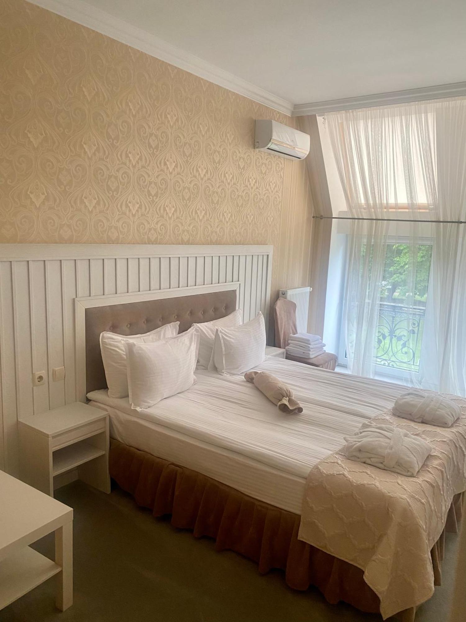 Boutique Hotel Deluxe Kamjanets-Podilskyi Eksteriør billede