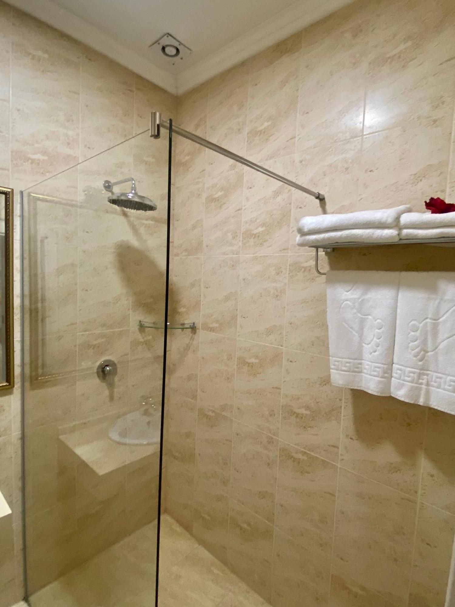 Boutique Hotel Deluxe Kamjanets-Podilskyi Eksteriør billede