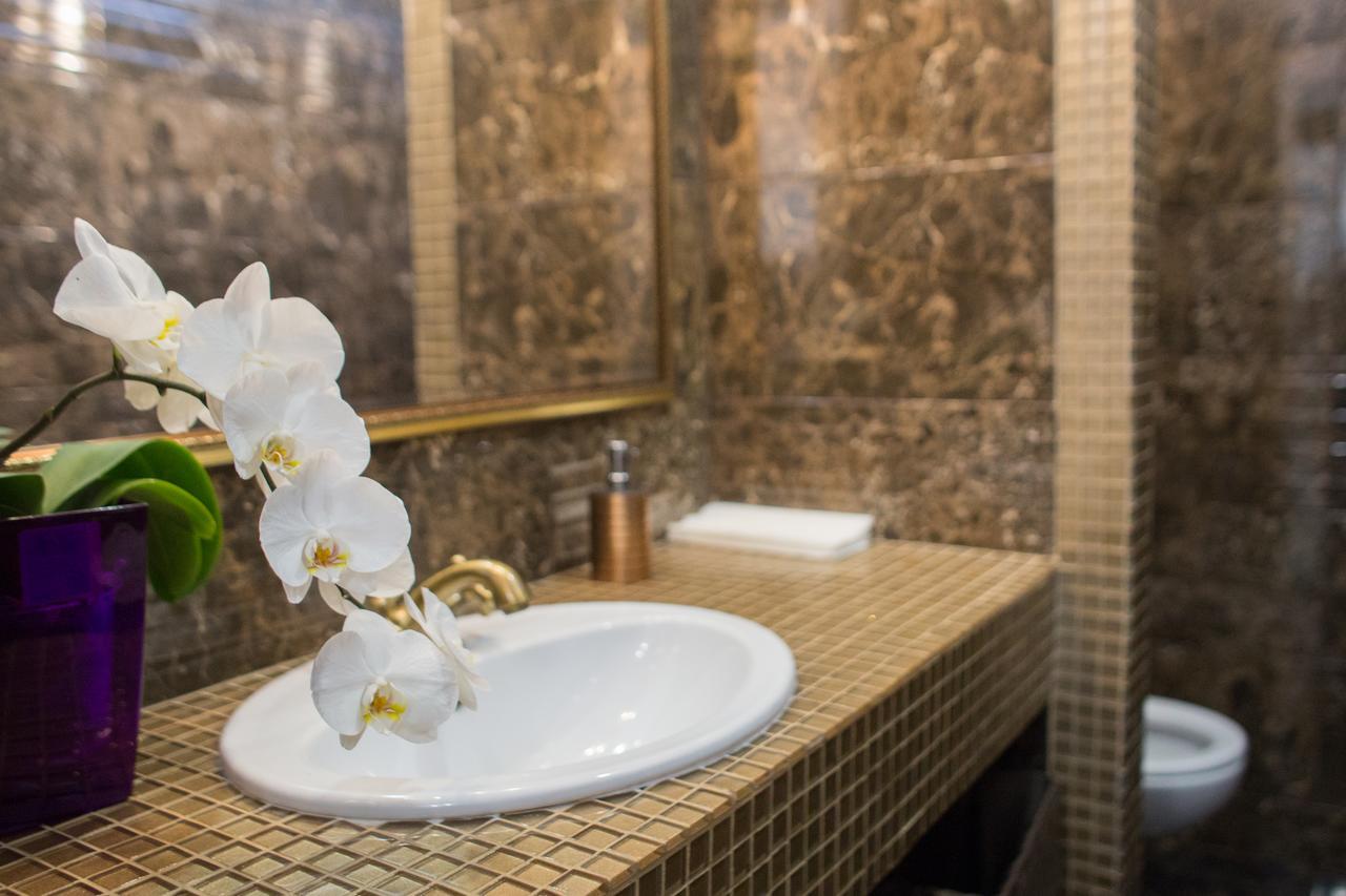 Boutique Hotel Deluxe Kamjanets-Podilskyi Eksteriør billede