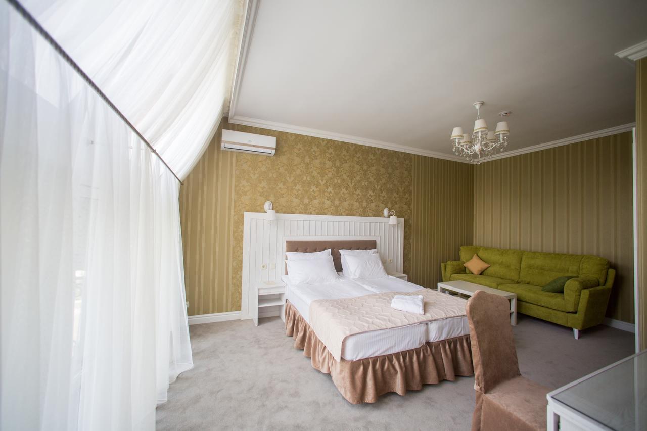 Boutique Hotel Deluxe Kamjanets-Podilskyi Eksteriør billede